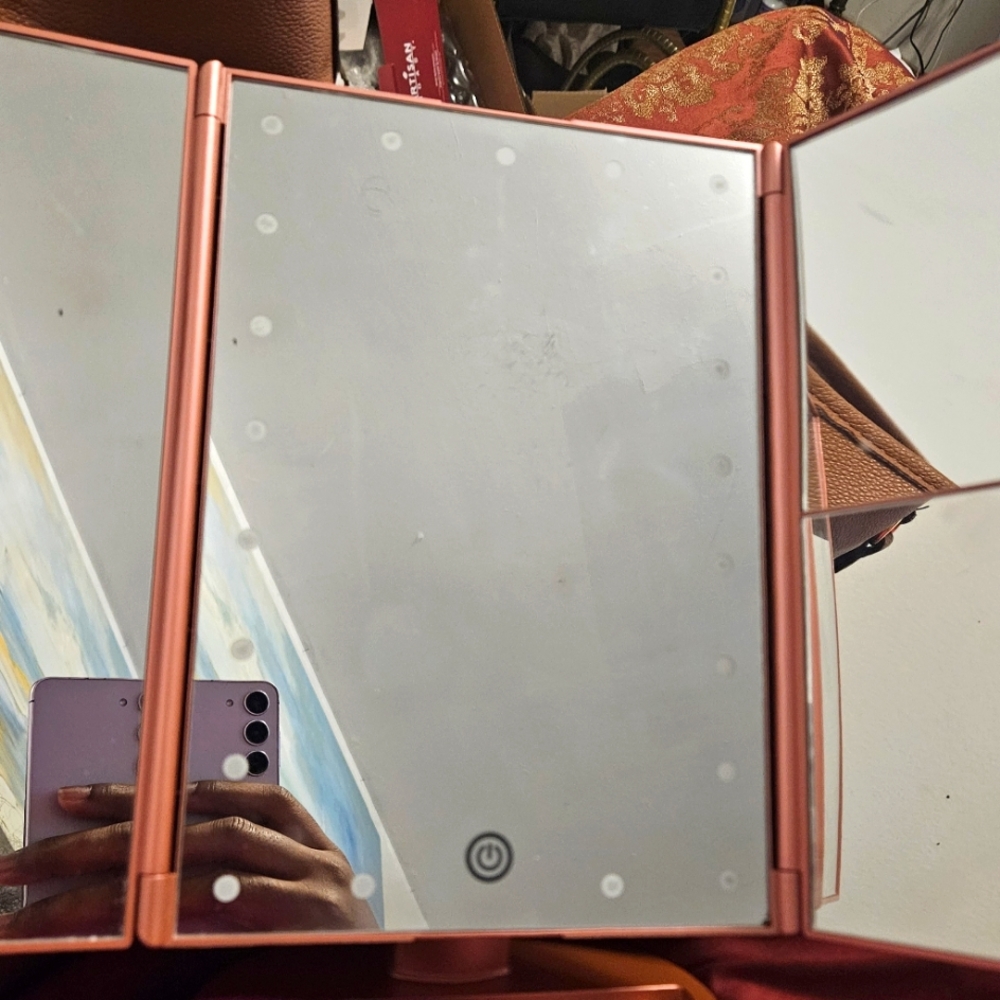Vanity mirror 🪞